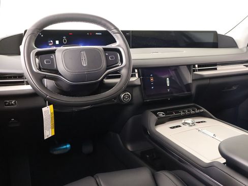 New 2026 Lincoln Navigator Premiere AWD/4WD image 2