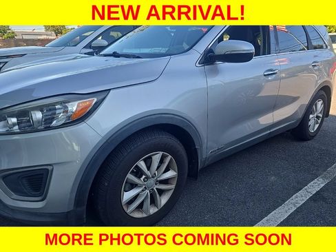 Used 2016 Kia Sorento LX w/ LX Convenience Package AWD/4WD image 2