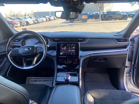 Used 2022 Jeep Grand Cherokee L Laredo image 20