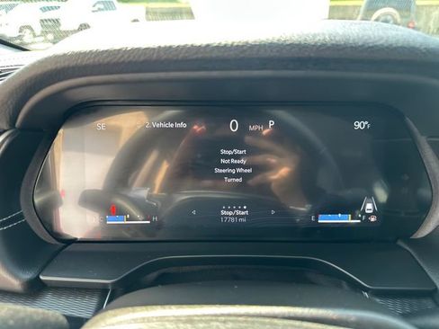 Used 2023 Jeep Grand Cherokee L Laredo image 27