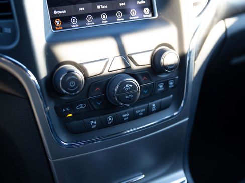 Used 2018 Jeep Grand Cherokee Laredo image 15