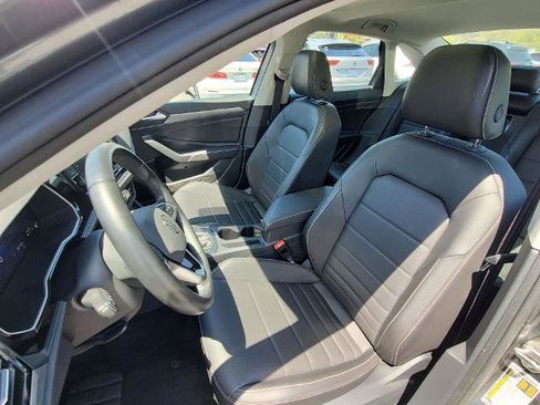Used 2024 Volkswagen Jetta SE FWD image 19