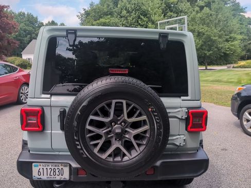 Used 2024 Jeep Wrangler Unlimited Sahara w/ Technology Group AWD/4WD image 7
