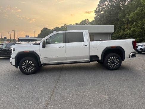 Used 2025 GMC Sierra 2500 Denali Ultimate AWD/4WD image 3