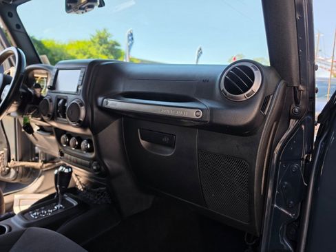 Used 2017 Jeep Wrangler Unlimited Sport w/ Quick Order Package 24S AWD/4WD image 33