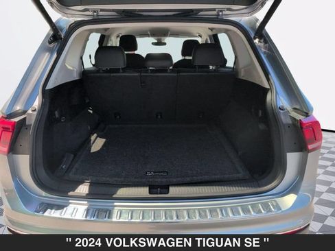 Used 2024 Volkswagen Tiguan SE AWD/4WD image 28