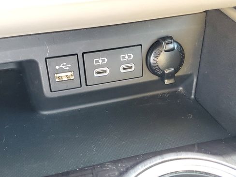 Used 2023 Toyota Highlander Limited image 32