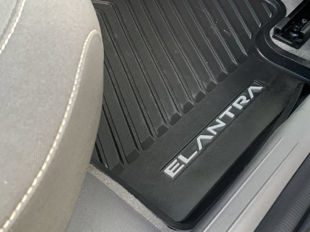 Used 2025 Hyundai Elantra SEL FWD image 36