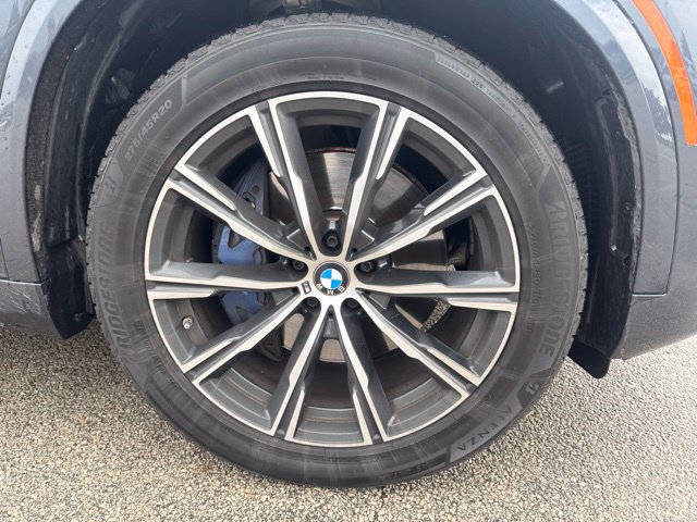 Used 2022 BMW X5 xDrive40i w/ M Sport Package AWD/4WD image 3