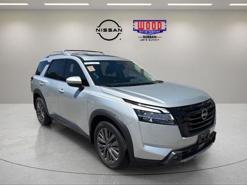 Used 2023 Nissan Pathfinder SL w/ SL Premium Package AWD/4WD image 2