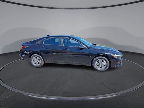 New 2026 Hyundai Elantra SE FWD image 10