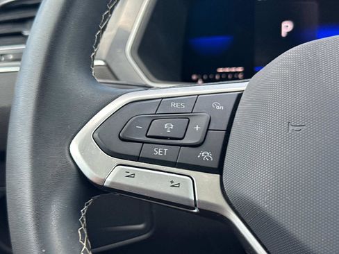 Used 2023 Volkswagen Tiguan SE w/ Panoramic Sunroof Package image 20