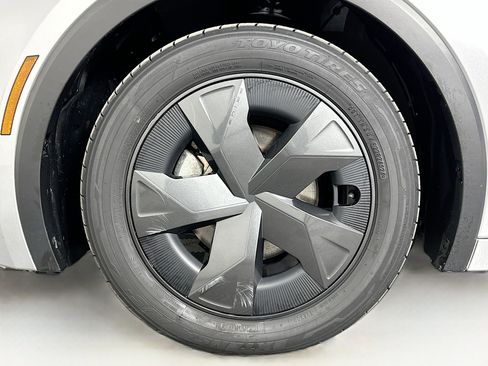 Used 2024 Toyota Prius LE image 11