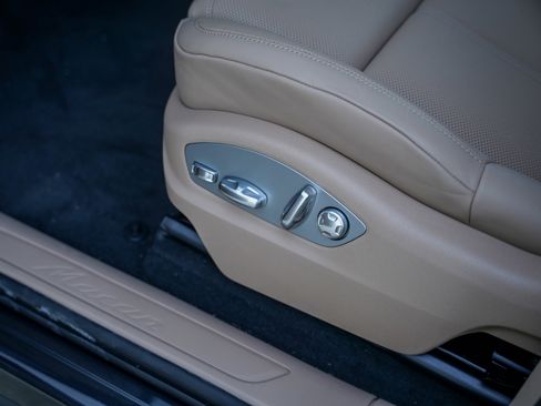 Certified 2025 Porsche Macan image 17