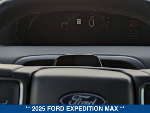 Certified 2025 Ford Expedition Max Platinum image 32