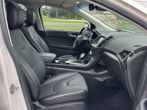 Used 2018 Ford Edge Titanium w/ Equipment Group 302A AWD/4WD image 12