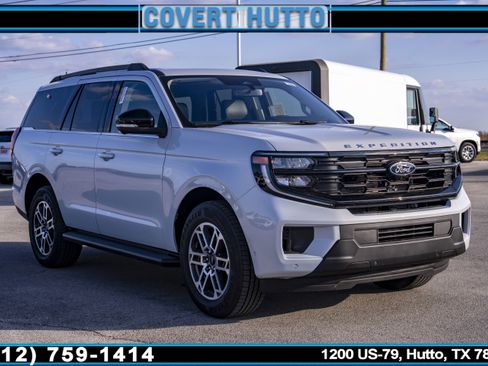 New 2025 Ford Expedition Active image 4