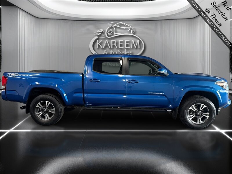 Used 2017 Toyota Tacoma TRD Sport w/ Tow Package RWD image 4