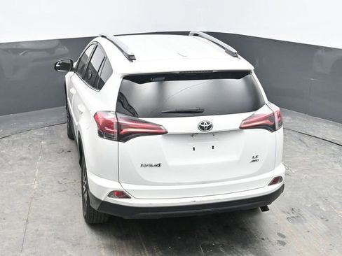 Used 2018 Toyota RAV4 LE image 27