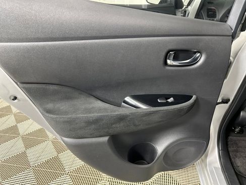 Used 2015 Nissan Leaf SV FWD image 17