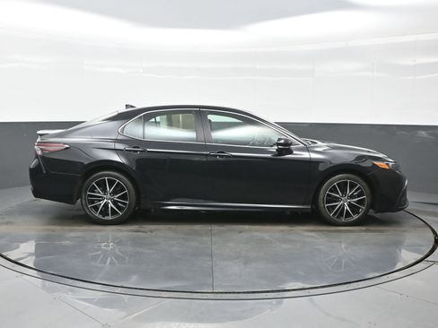 Used 2024 Toyota Camry SE image 7