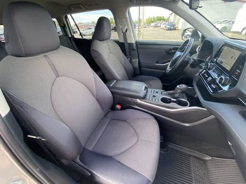 Certified 2024 Toyota Highlander LE AWD/4WD image 24