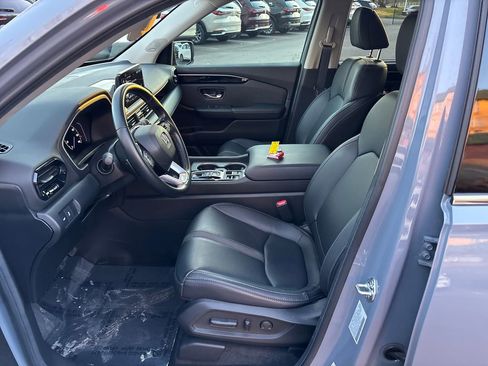 Used 2025 Honda Pilot Touring image 9