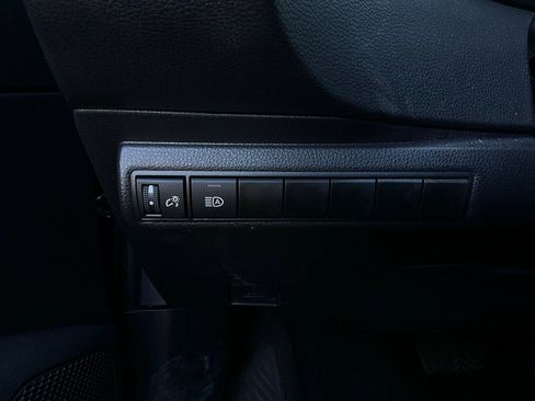 Used 2025 Toyota Corolla LE image 20