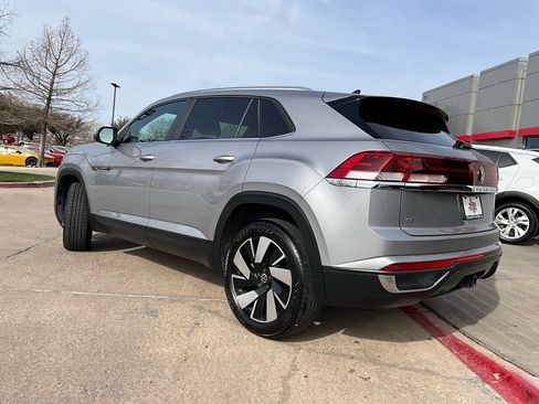 Used 2025 Volkswagen Atlas Cross Sport SE image 8