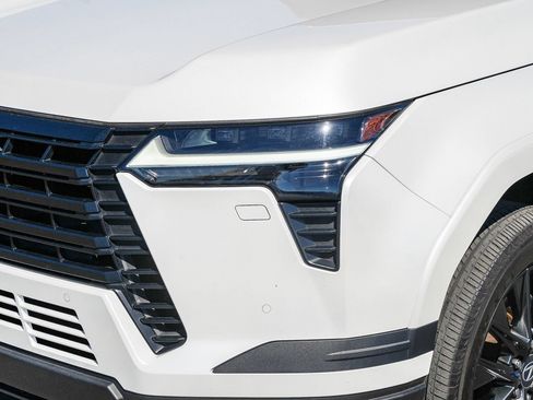 Used 2024 Lexus GX 550 w/ Cold Area Package AWD/4WD image 8