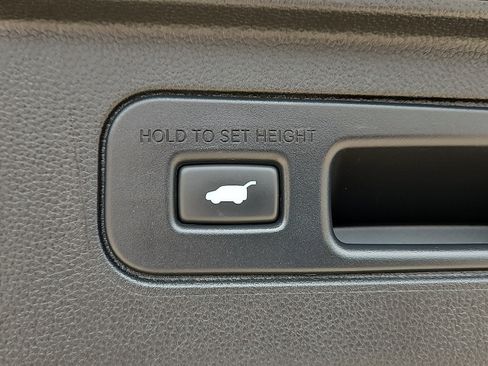 Used 2025 Honda Pilot Elite image 7