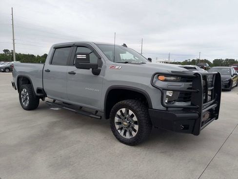 Used 2024 Chevrolet Silverado 2500 Custom w/ Custom Convenience Package AWD/4WD image 2