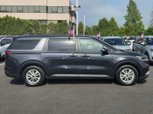 Used 2023 Kia Carnival LX FWD image 3