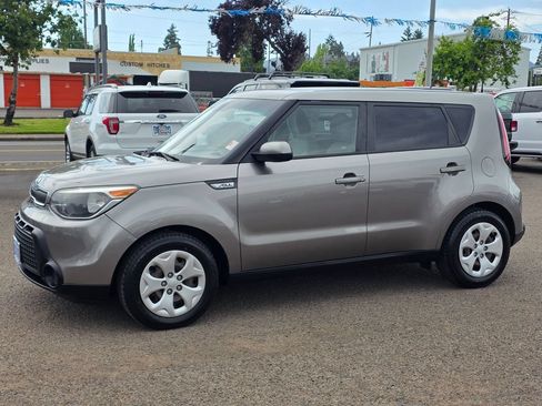 Used 2015 Kia Soul FWD image 29