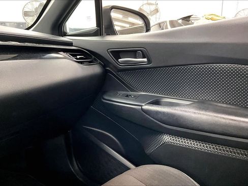 Used 2018 Toyota C-HR XLE image 28