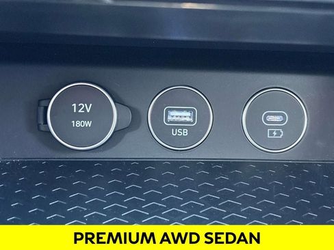 Used 2024 Genesis G70 2.5T image 24