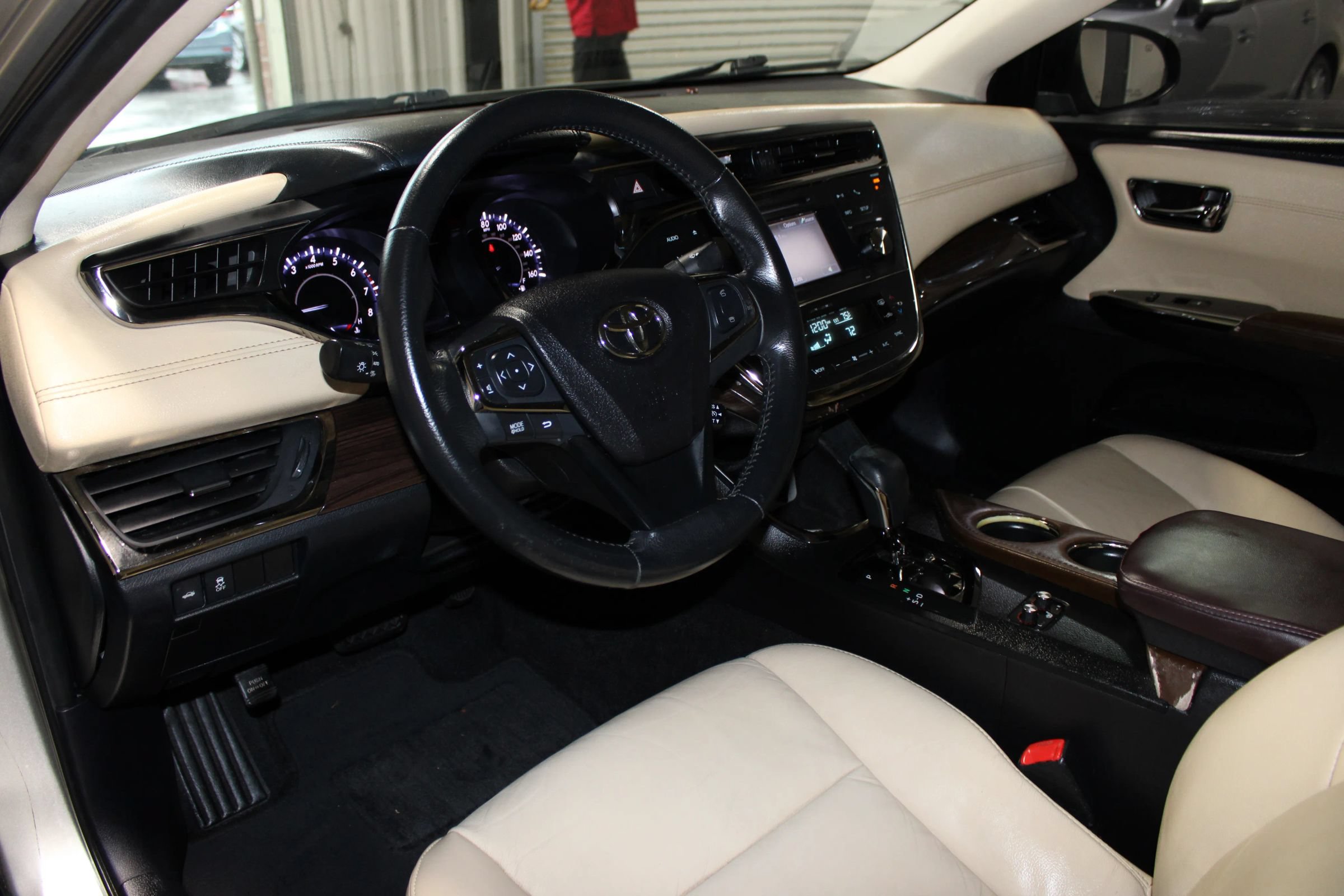 Used 2014 Toyota Avalon XLE FWD image 22