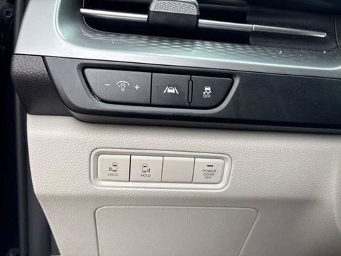 Used 2023 Kia Carnival LX image 24