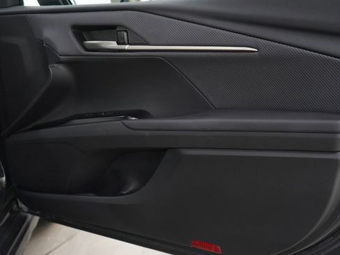 Used 2025 Toyota Camry SE image 9