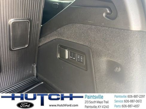 Used 2024 Cadillac Escalade Sport Platinum w/ LPO, ONYX Package AWD/4WD image 12