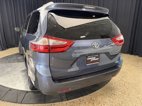 Used 2017 Toyota Sienna LE w/ Protection Package FWD image 6