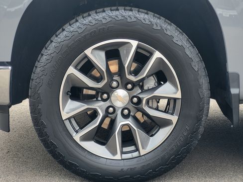 Used 2024 Chevrolet Silverado 1500 LT AWD/4WD image 10
