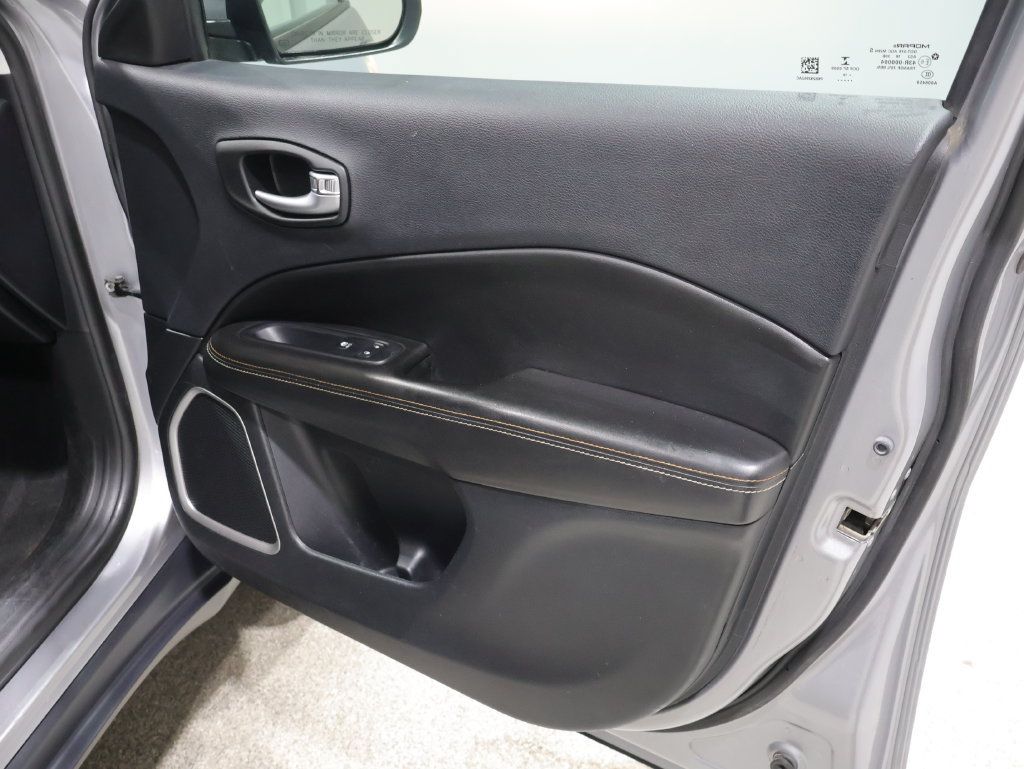Used 2018 Jeep Compass Latitude AWD/4WD image 24