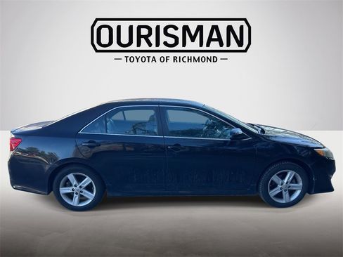 Used 2012 Toyota Camry SE image 2