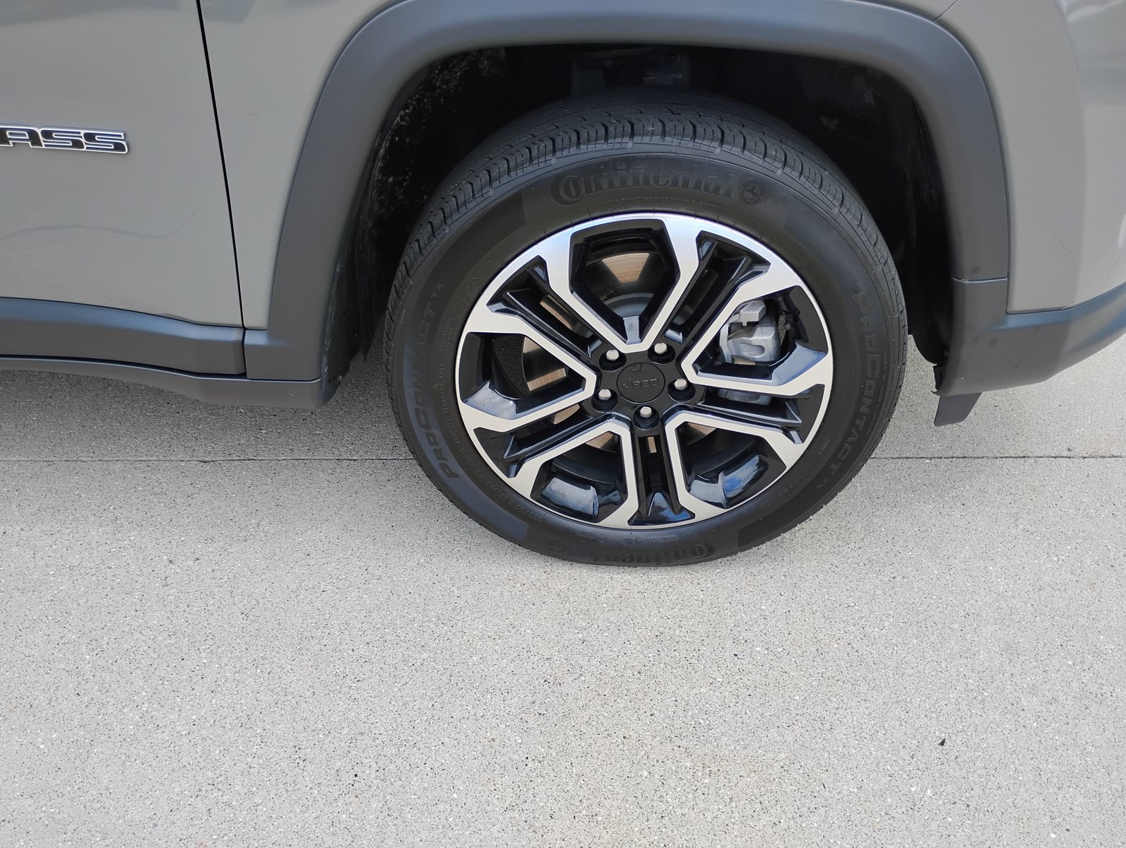 Used 2023 Jeep Compass Limited AWD/4WD image 33
