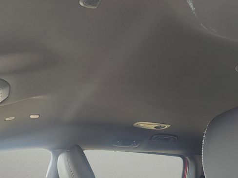 Used 2026 Chrysler Pacifica Select image 12