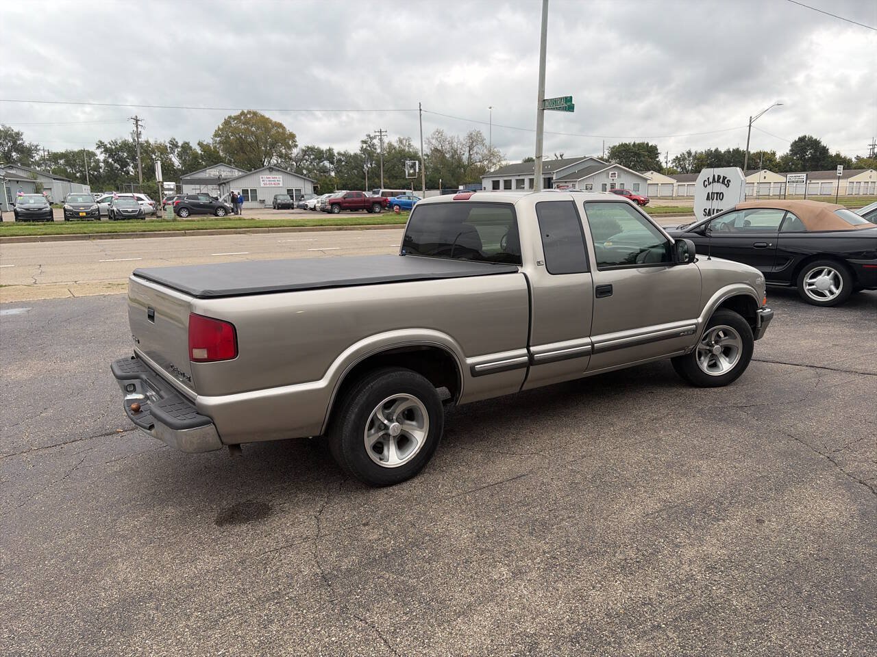 Used 2002 Chevrolet S10 Pickup LS w/ LS Preferred Equipment Group RWD image 5