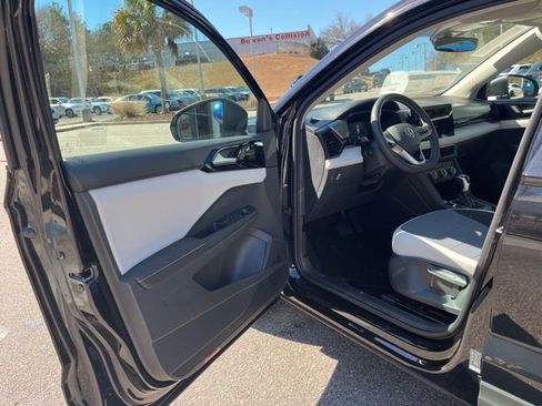 New 2026 Volkswagen Taos S image 4