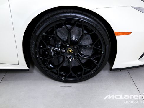 Used 2022 Lamborghini Huracan EVO AWD/4WD image 24