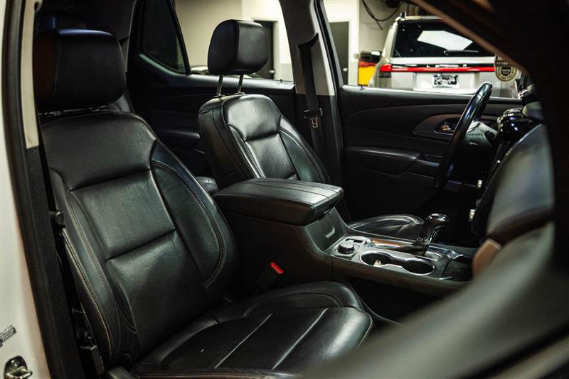 Used 2020 Chevrolet Traverse Premier w/ Redline Edition AWD/4WD image 15